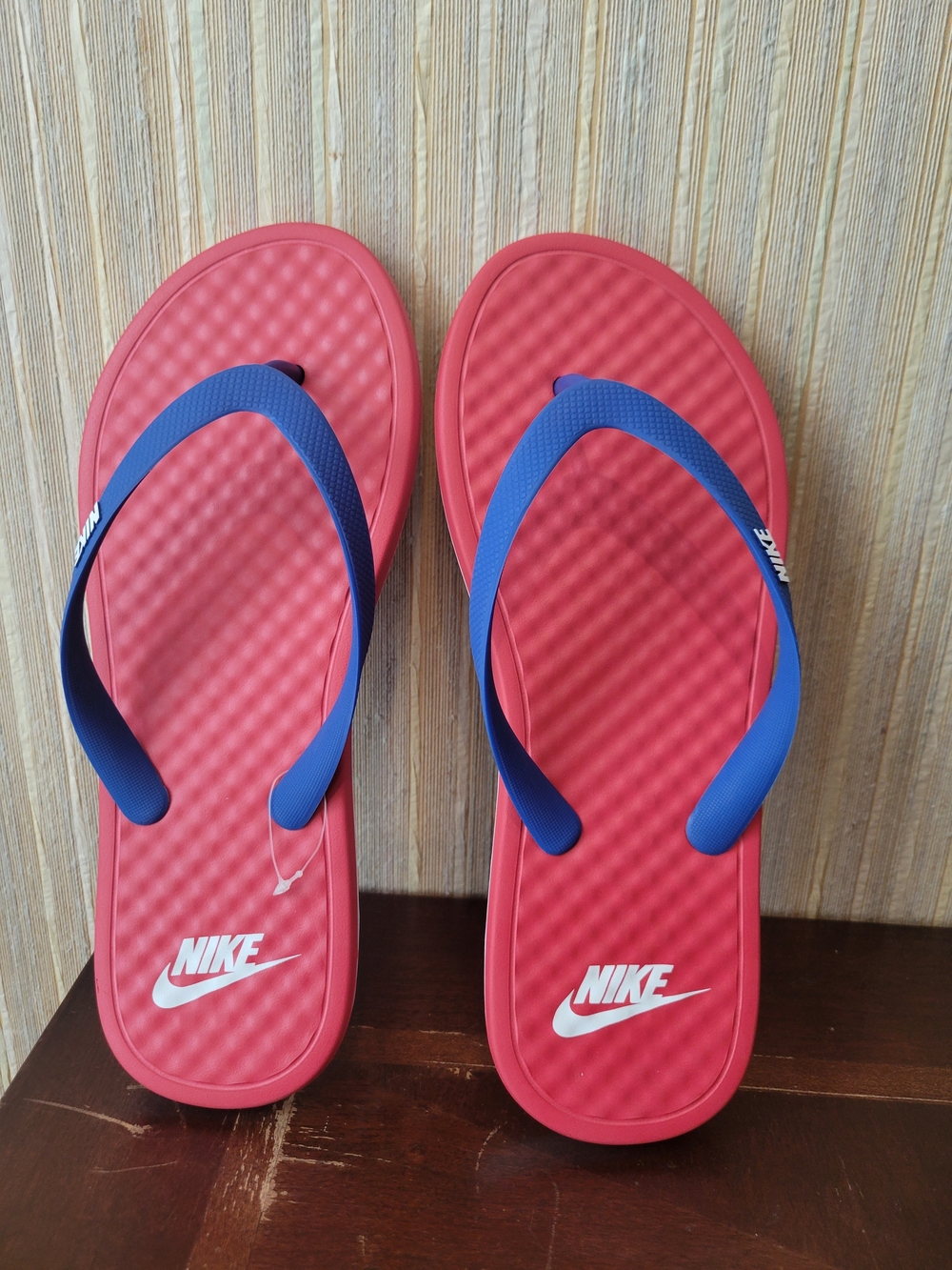 Nike On Deck Flip Flops with Blue Straps. Red, And White NWOT Size 9, Men's 8